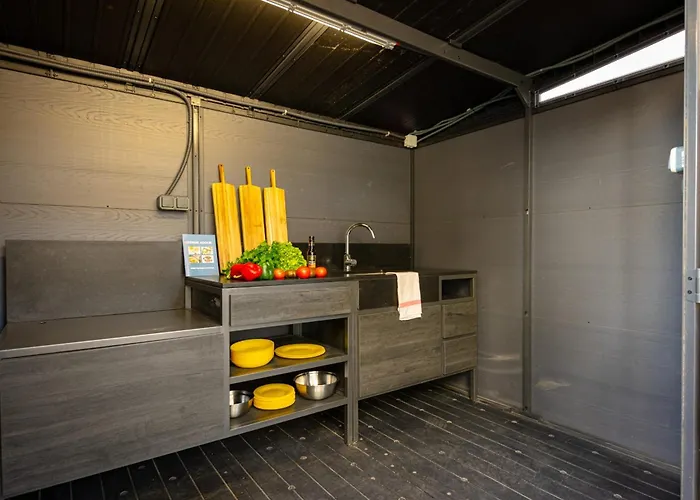 Misva Keyweek Architect-designed Flat In With Garden