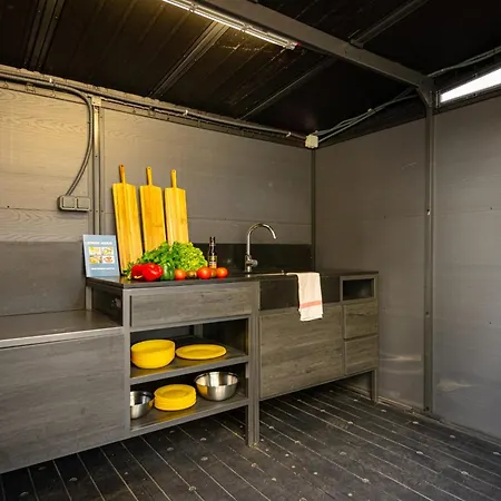 Misva Keyweek Architect-designed Flat In With Garden