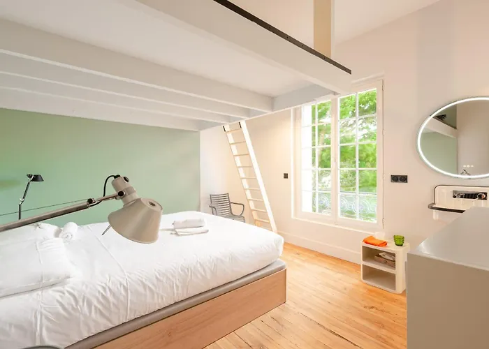 Misva Keyweek Architect-designed Flat In With Garden